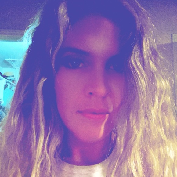 Like this to be notified when I go live! - Picture 3 of 8